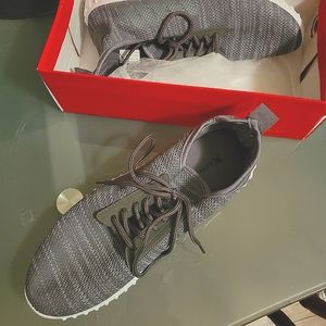 Xertia running shoes, grey, size 7